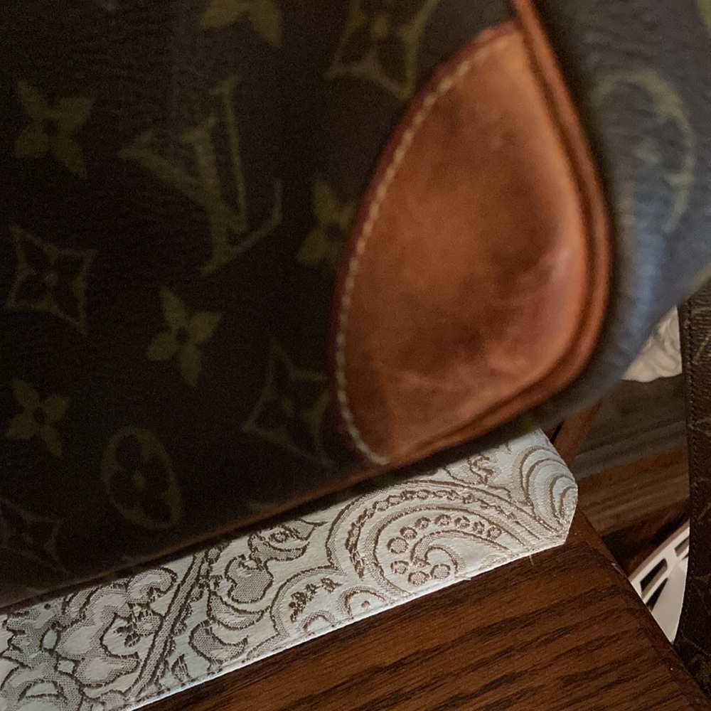 Louis Vuitton EUC XL Monogram Danube GM Shoulder Bag with Monogram strap w/COA - Picture 9 of 17